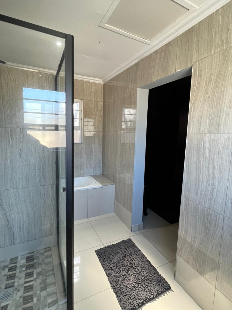 4 Bedroom Property for Sale in Abbotsford Eastern Cape